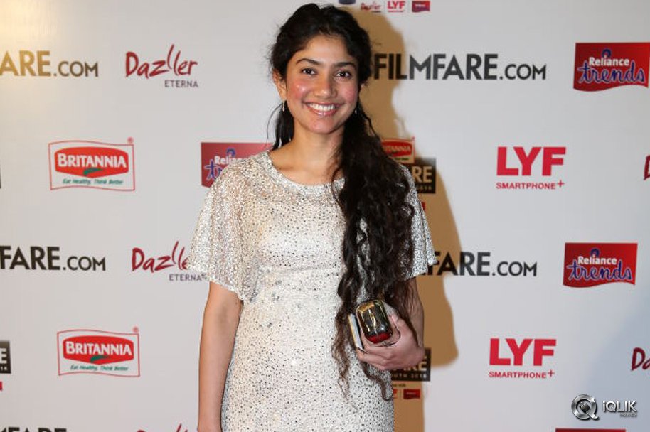 Sai-Pallavi-at-Filmfare-Awards-2016